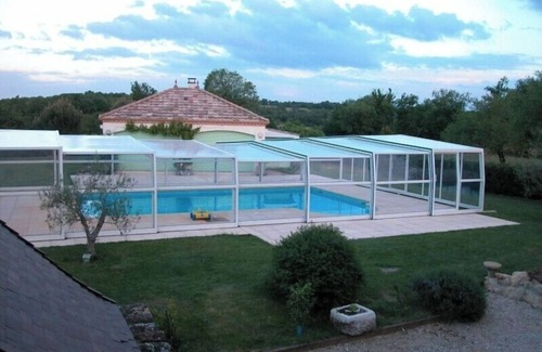 Caylus Maison | -VIVRE EN PLEIN AIR CUISINE D ETE PETANQUE PISCINE PRIVEE