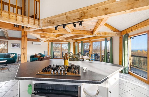 Oak Hill Cabine | Minutes to Skiing, Hot Tub, Fire Pit, 10 Acres, Mtn Views, Private Pond