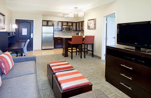 Hollywood Park Copropriété | Outdoor Pool and Hot Tub + Free Breakfast | Only 15 Minutes from Six Flags!