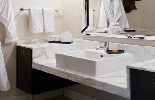 Glencoe Hôtel | Outdoor Pool & Pet Room Near Highland Park Shopping