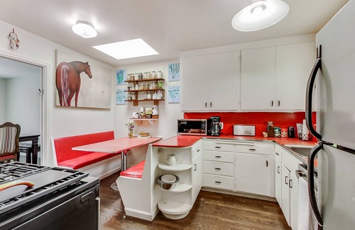 Parkside Maison | Sunset District Home à San Francisco peut accueillir six personnes avec W / D, Parking, Apple TV