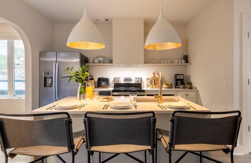 Five Points Maison | Outrider 109 by AvantStay | Prime Central Location, Close to Broadway