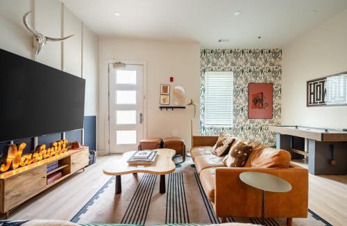 Five Points Maison | Outrider Buyout- 3 units by AvantStay Sleeps 36