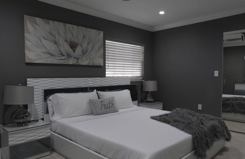 Haverhill Maison | Outside Lovers!3bedr/4bath, completely fence