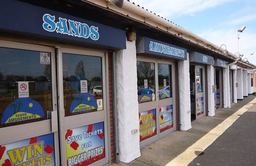 Scratby Maison | Outstanding 3 Bedroom Chalet, walk to beach, nr Gt Yarmouth & Norfolk Broads