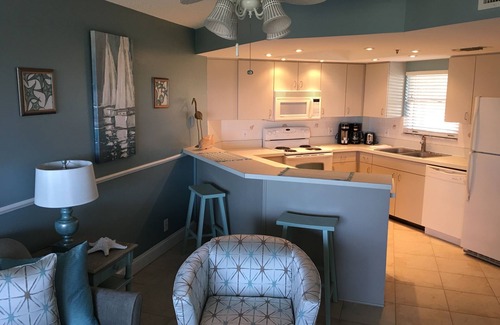 St. Pete Beach Copropriété | Emplacement exceptionnel !! Directement sur la plage, 1 lit, 2 salles de bain condo, Gulf Strand # 203