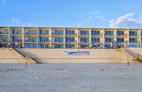 Daytona Beach Shores Station Balnéaire | Over 23 miles of white sand beaches, the Dolphin Beach Club is the perfect place