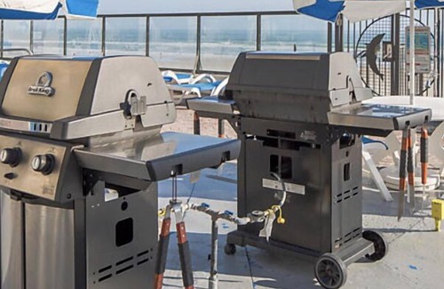 Daytona Beach Shores Station Balnéaire | Over 23 miles of white sand beaches, the Dolphin Beach Club is the perfect place