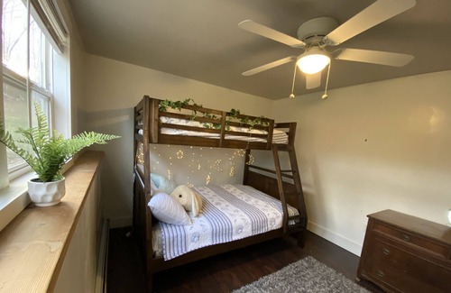 East Andover Maison | Over Andover Getaway! | 3.5 Bedrooms| Mountain View