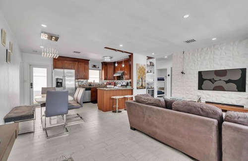 Downtown Fort Lauderdale Maison | Over the Waves - Home for 8
