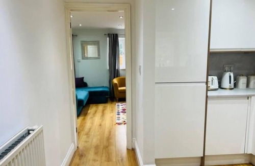 Northfield Maison | Overbury Lodge, Birmingham with Free Parking