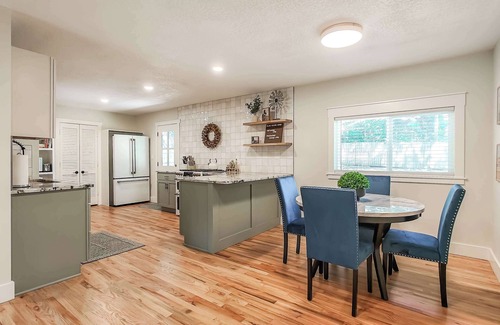 Overland Park Maison | Overland Park Beauty! 3BD 2BA New Listing!