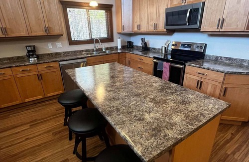 Valemount Maison | Overlook - Trois Chambres Maison, Couchages 10