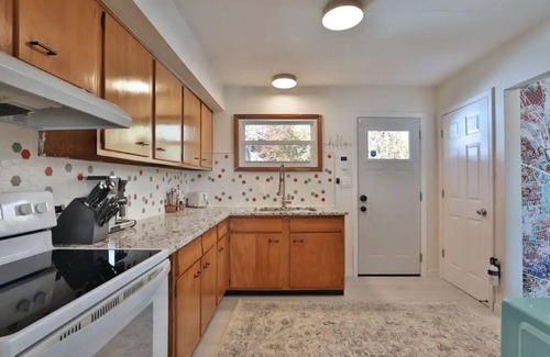 Clintonville Maison | Overlook Ranch Home with Hot Tub and King Bed