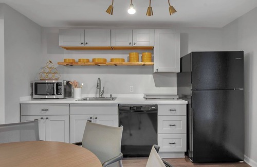 Orchard Park Appartement | Overnight in OP | Location, Vibe, Location!