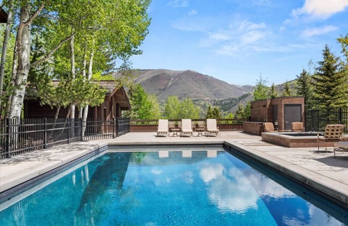 Aspen Copropriété | Oversized 3BR - Prime Location, AC and Unobstructed Views!