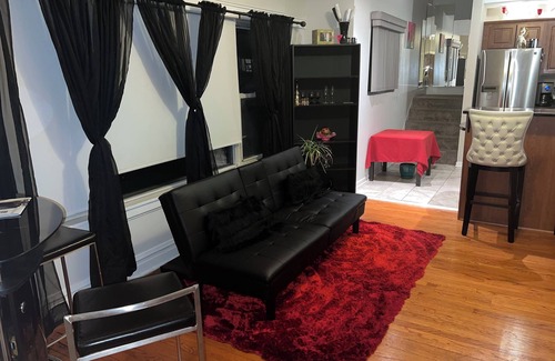 Maywood Maison | OVERSIZED house located 20min ORD/ MDW airports, 15min D/T Chg. 1min to I-290.
