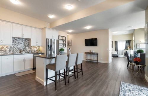 Foothills Appartement | Suite 2 chambres avec vue panoramique sur Silver Star Mountain! 6 personnes