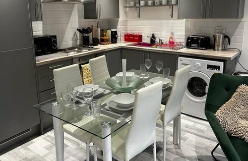 Tipton Maison | Owens' House - 3 Bed 2 Bath Relocation Corporate Stay