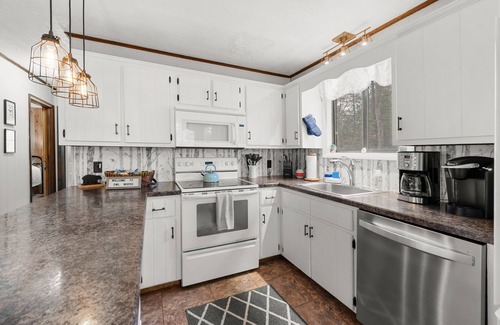 Jim Thorpe Maison | Owl Woods Inn, Jim Thorpe Lake Community, Indoor Hot Tub!