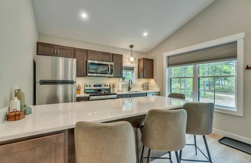 Waterboro Cabine | Owl’s Nest – Cozy Cabin by lake and trails