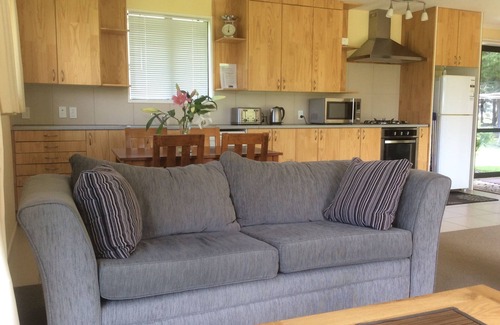 Mount Olympus Ski Field Cottage | Oxford Holiday Cottage - Self Catering, autonome, vue sur la montagne, 10 acres