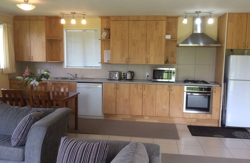Mount Olympus Ski Field Cottage | Oxford Holiday Cottage - Self Catering, autonome, vue sur la montagne, 10 acres