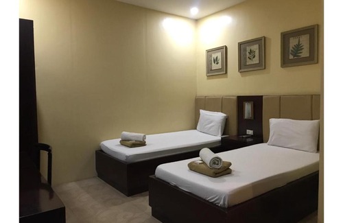 Poblacion Hôtel | OYO 762 Laurien Hotel