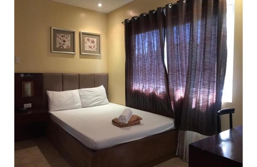 Poblacion Hôtel | OYO 762 Laurien Hotel