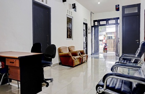 Serpong Hôtel | OYO 90689 Lily House