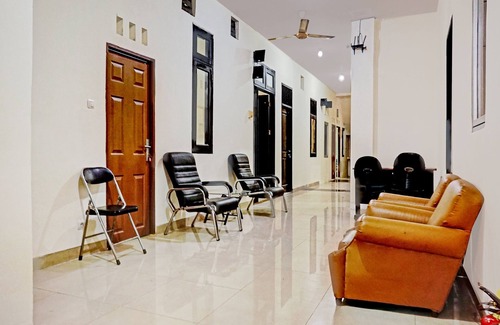 Serpong Hôtel | OYO 90689 Lily House