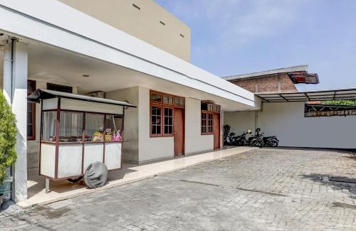 Waru Hôtel | OYO 91361 Benlin D'kost Syariah