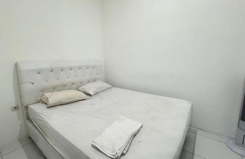 Jakarta Hôtel | OYO 94790 Putri Bungsu Residence