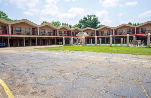 Opp Hôtel | OYO Hotel Opp AL, Floral Hwy