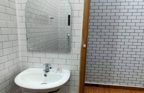 Tangerang Hôtel | OYO Life 93158 Kost Asaka