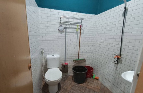Tangerang Hôtel | OYO Life 93158 Kost Asaka