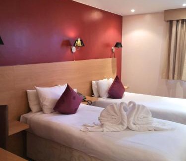Luton Hôtel | OYO The Luton Hotel