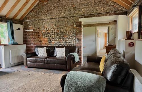 Roughton Maison | Oyster Barn sleeps six, North Norfolk