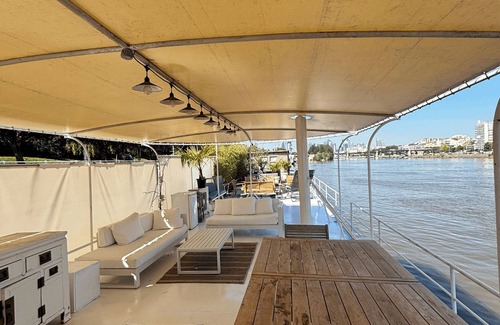 Levallois-Perret Location De Bateaux | Très belle péniche moderne à 15 minutes des Champs Elysées, à 200m du métro