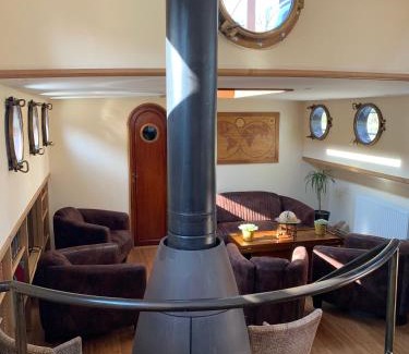 Le Mas-dAgenais Location De Bateaux | Péniche Wakaï - Chambres d'hôtes