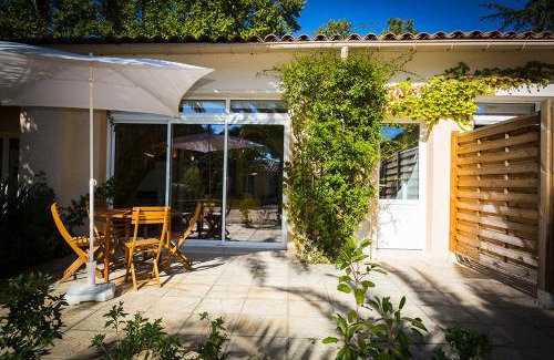 Tourbes Appartement | Pézenas Cottage avec terrasse et jardin 1 chambre et 1 mezzanine au coeur d'un domaine avec 2 piscines