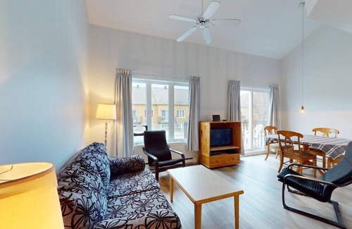Beaupre Appartement | P-251 : Condo 2 chambres à la mezzanine