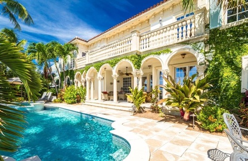 Coury Maison | P05 - 5 chambres, maison face à l'océan avec piscine privée et dockage en eau profonde.