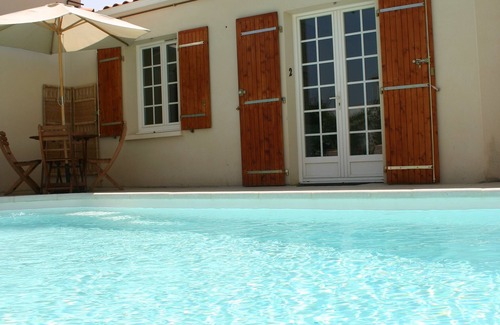 La Rochelle Agglomeration Appartement | P2 Accueillant appartement à un lit avec jardin attrayant et piscine, WIFI gratuit