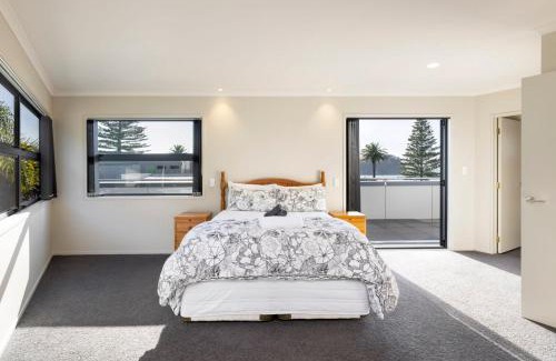 Mount Maunganui Maison | Pacific Escape - Downtown, Beach & Sea Views