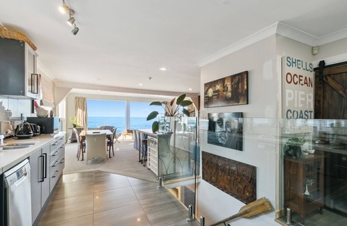 Houghton Bay Maison | Pacific Oceanfront 3b2b home near airport with stunning views