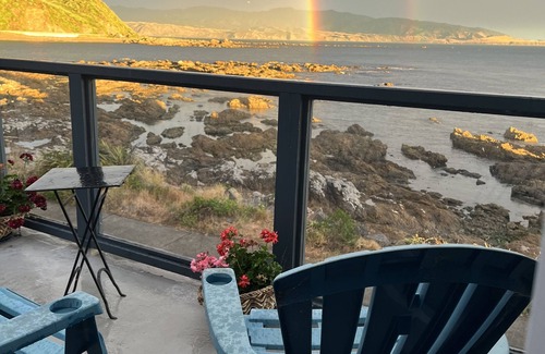 Houghton Bay Maison | Pacific Oceanfront 3b2b home near airport with stunning views