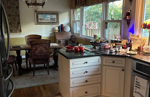 Fort Hunt Maison | Packed with amenities in the home + Metro 3mi, DC 20min, Nat’l Harbor 15min