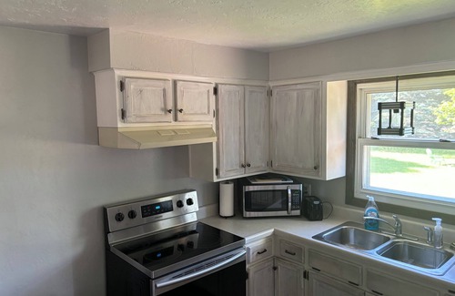 Ashwaubenon Maison | Packerland 2: Perfectly located Green Bay Home, Minutes from Lambeau and Airport