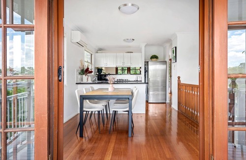 Paddington Maison | Paddo Central ~ 4Bed/2Bath/1Car/CBD Views ~ House
